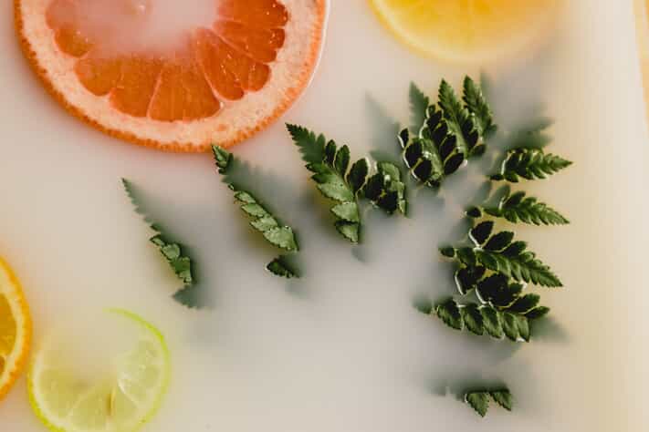 Bath with citrus fruit slices and herbs.